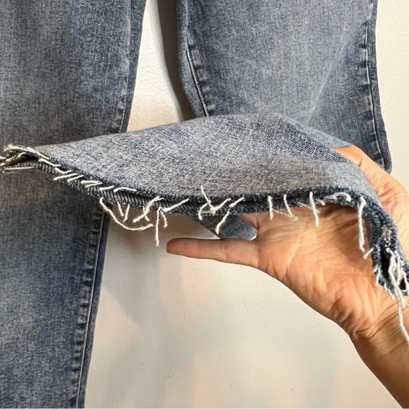 NEW Old Navy Womens High Rise Straight Ankle Jeans Distressed Stretch Sz 10 Long - Picture 3 of 11